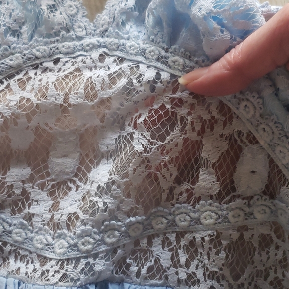 🎉HP🎉NWT Solaris Style lace dress. See measurements - Picture 6 of 10